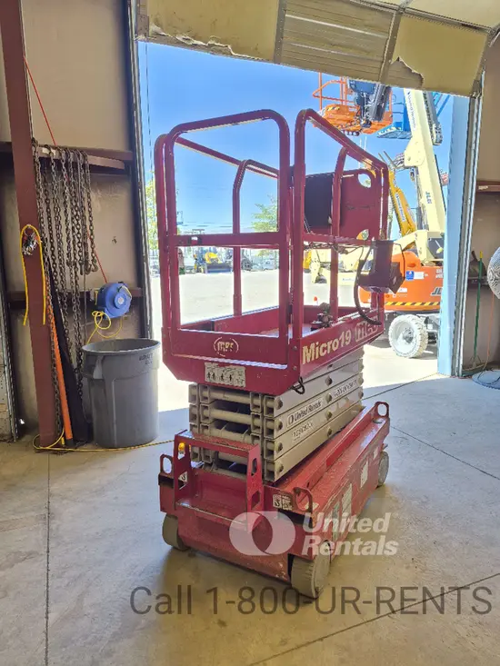2018 MEC MICRO 19 Scissor Lift