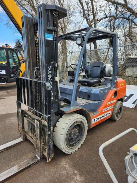 2019 Toyota 8FGU30 Warehouse Forklift