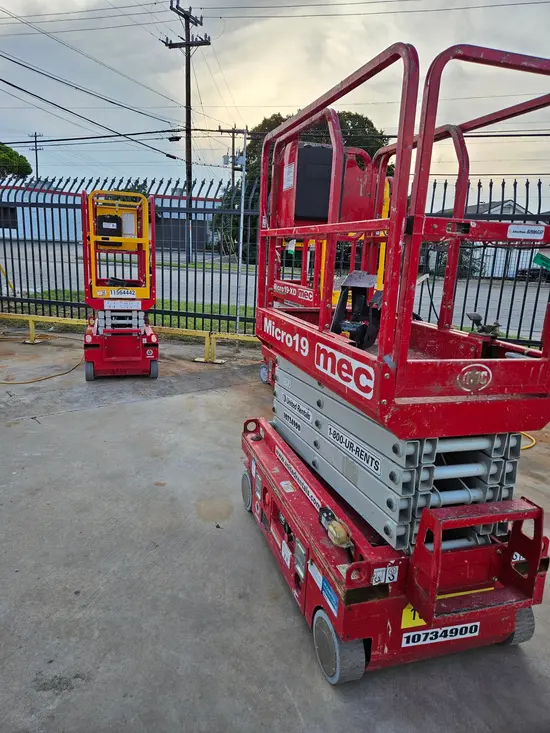 2018 MEC MICRO 19 Scissor Lift