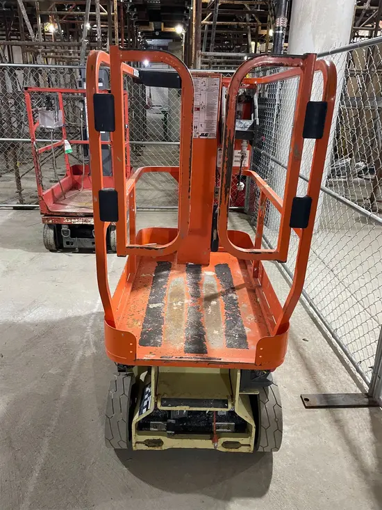 2018 JLG 1230ES Self-Propelled One-Person Lift