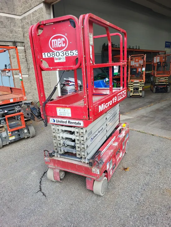 2018 MEC MICRO 19 Scissor Lift