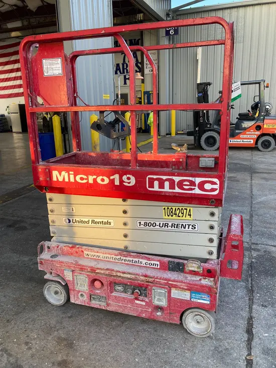2018 MEC MICRO 19 Scissor Lift
