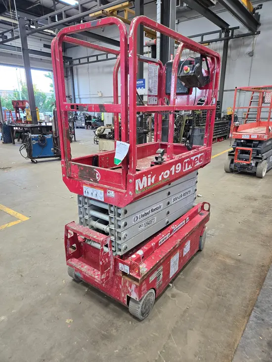 2019 MEC MICRO 19 Scissor Lift