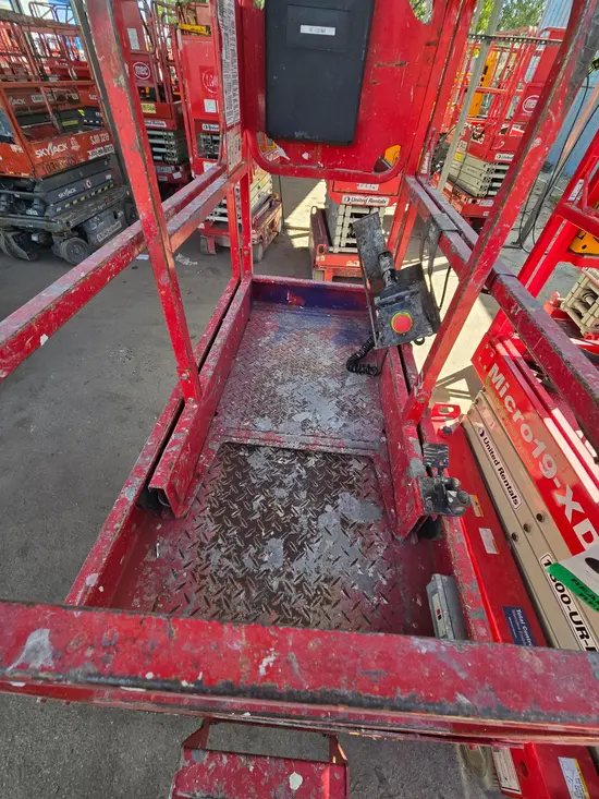 2018 MEC MICRO 19 Scissor Lift