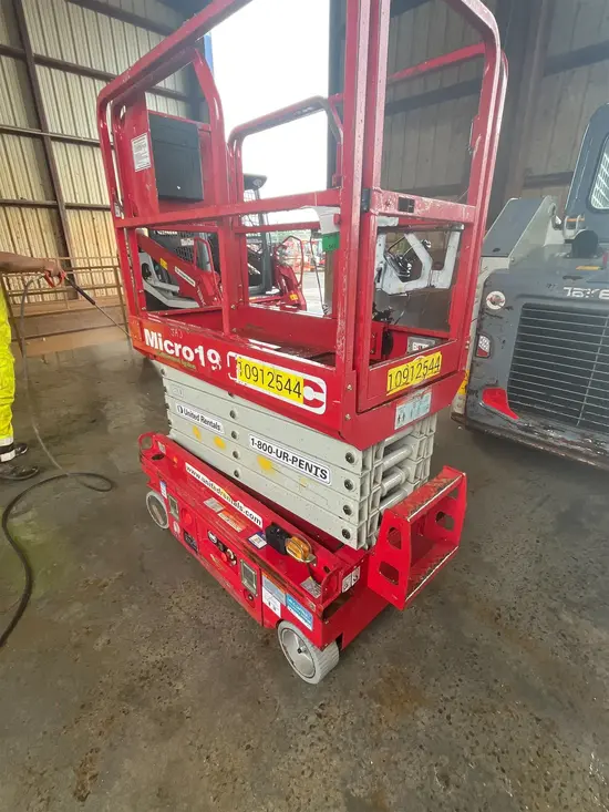 2019 MEC MICRO 19 Scissor Lift