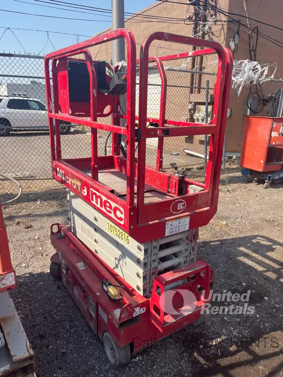 2018 MEC MICRO 19 Scissor Lift