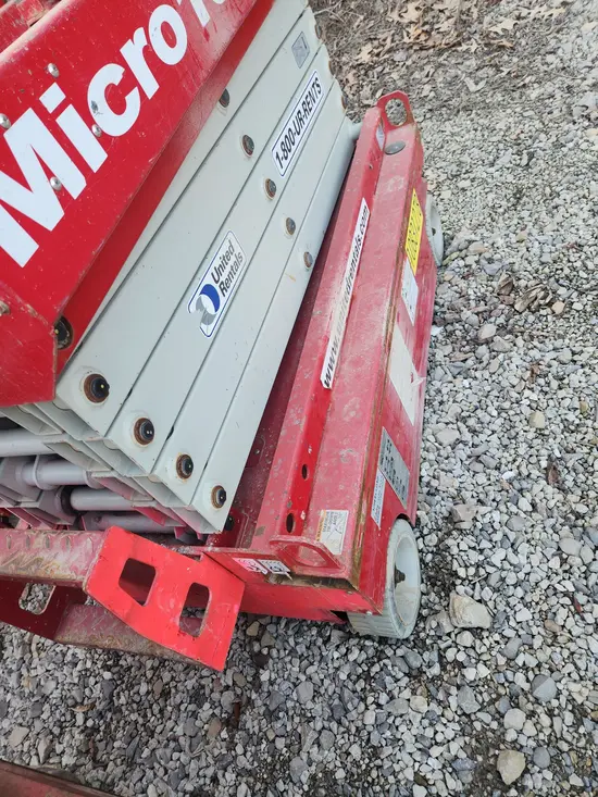 2018 MEC MICRO 19 Scissor Lift