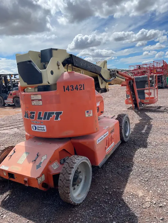 2014 JLG E400AJPN Articulating Boom Lift