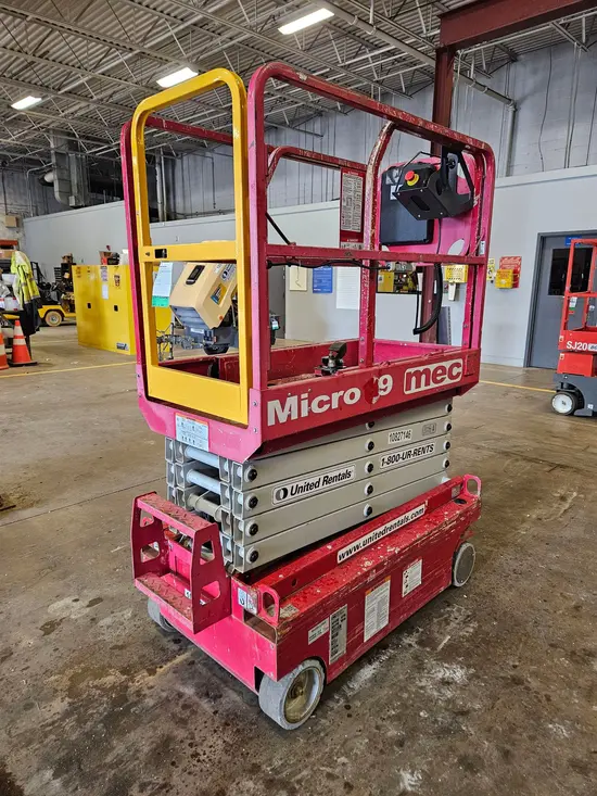 2018 MEC MICRO 19 Scissor Lift