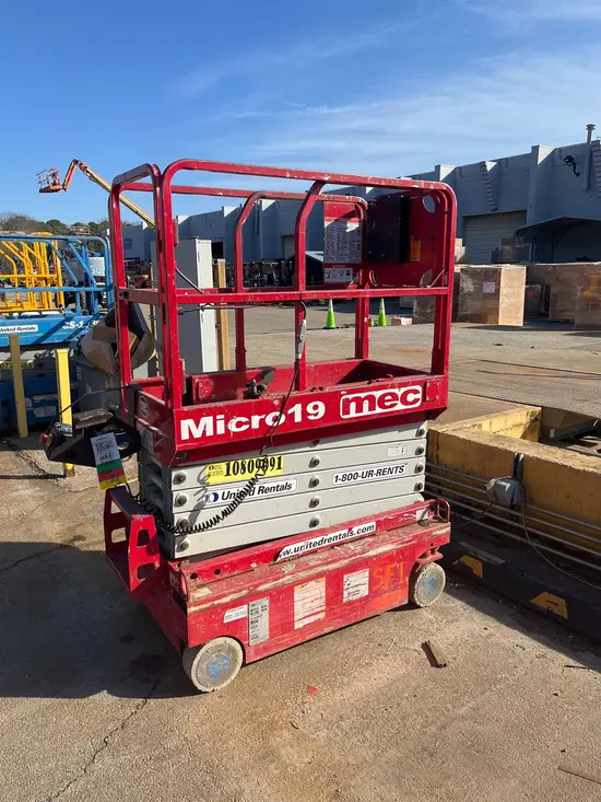 2018 MEC MICRO 19 Scissor Lift