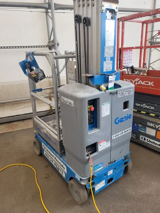 2017 Genie GR-20 Self-Propelled One-Person Lift