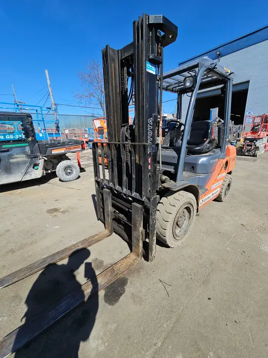 2019 Toyota 8FDU30 Warehouse Forklift