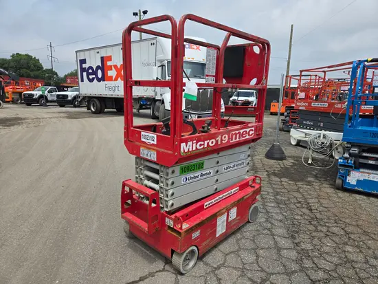 2019 MEC MICRO 19 Scissor Lift