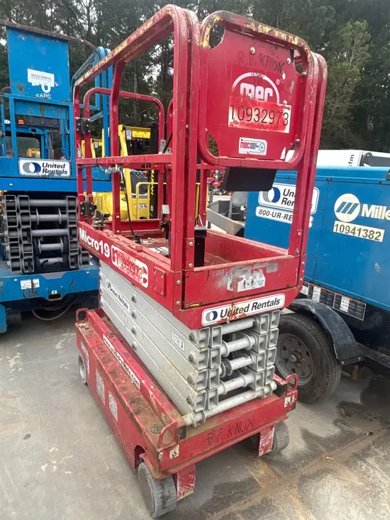 2019 MEC MICRO 19 Scissor Lift