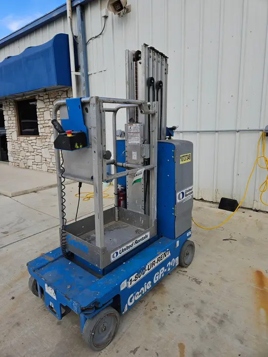2018 Genie GR-20 Self-Propelled One-Person Lift
