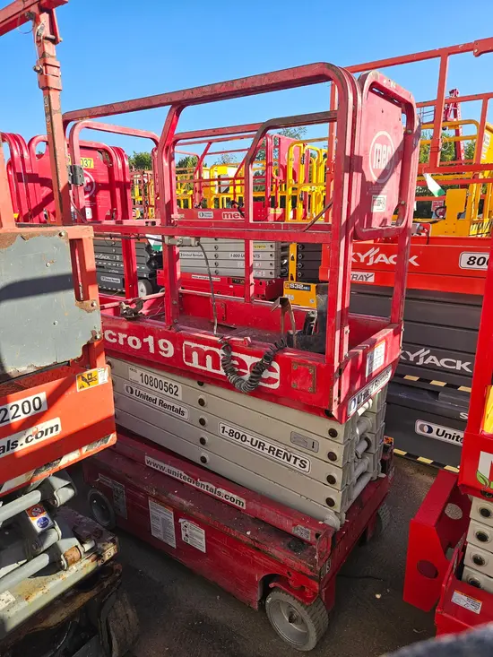 2018 MEC MICRO 19 Scissor Lift