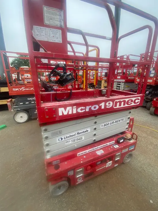 2018 MEC MICRO 19 Scissor Lift
