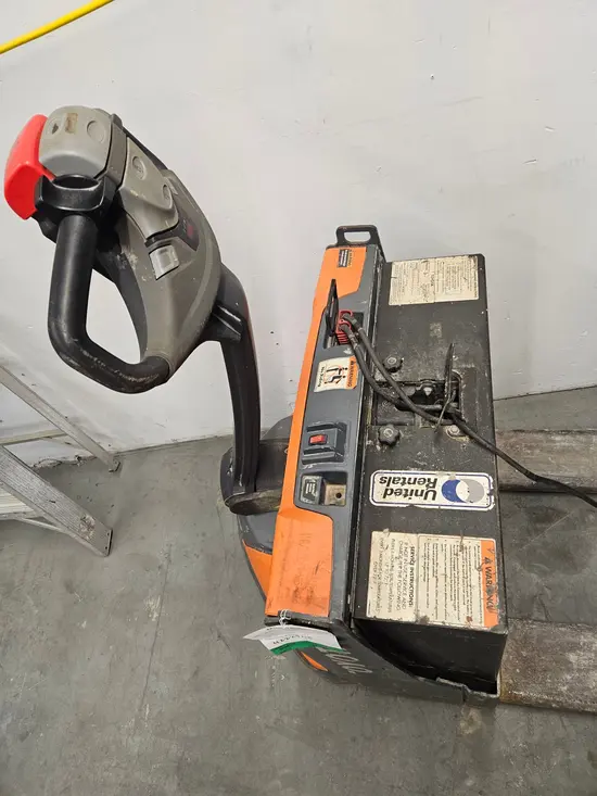 2023 Toyota 8HBW23 Jack