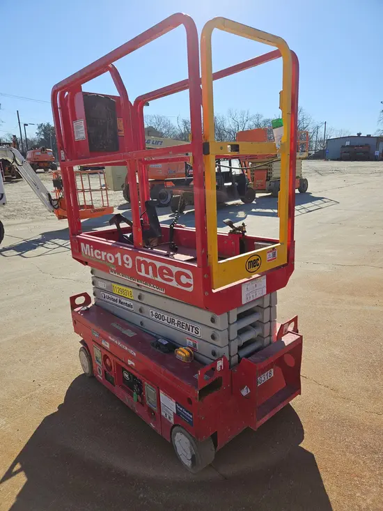 2021 MEC MICRO 19 Scissor Lift
