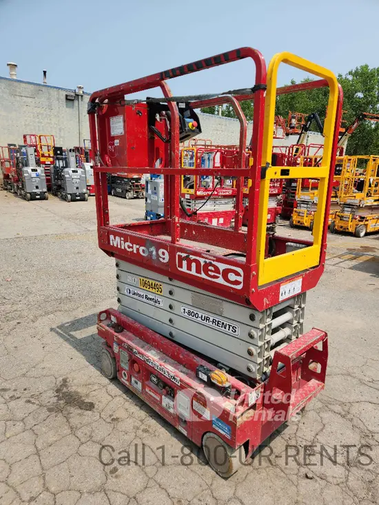 2017 MEC MICRO 19 Scissor Lift
