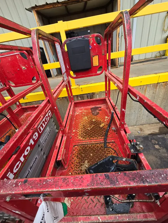 2019 MEC MICRO 19 Scissor Lift