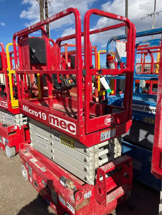 2018 MEC MICRO 19 Scissor Lift