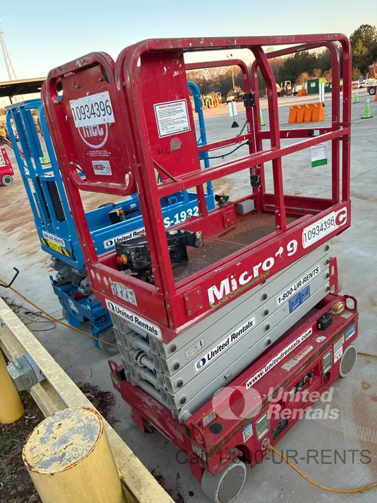 2019 MEC MICRO 19 Scissor Lift