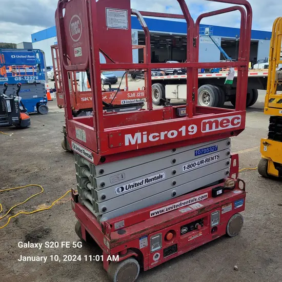 2018 MEC MICRO 19 Scissor Lift