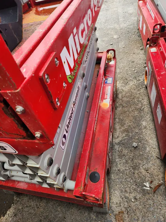 2019 MEC MICRO 19 Scissor Lift