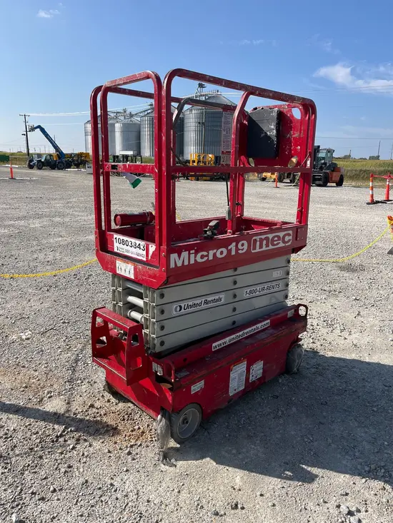2018 MEC MICRO 19 Scissor Lift