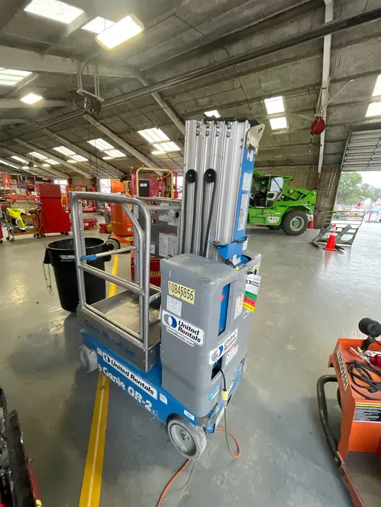 2018 Genie GR-20 Self-Propelled One-Person Lift
