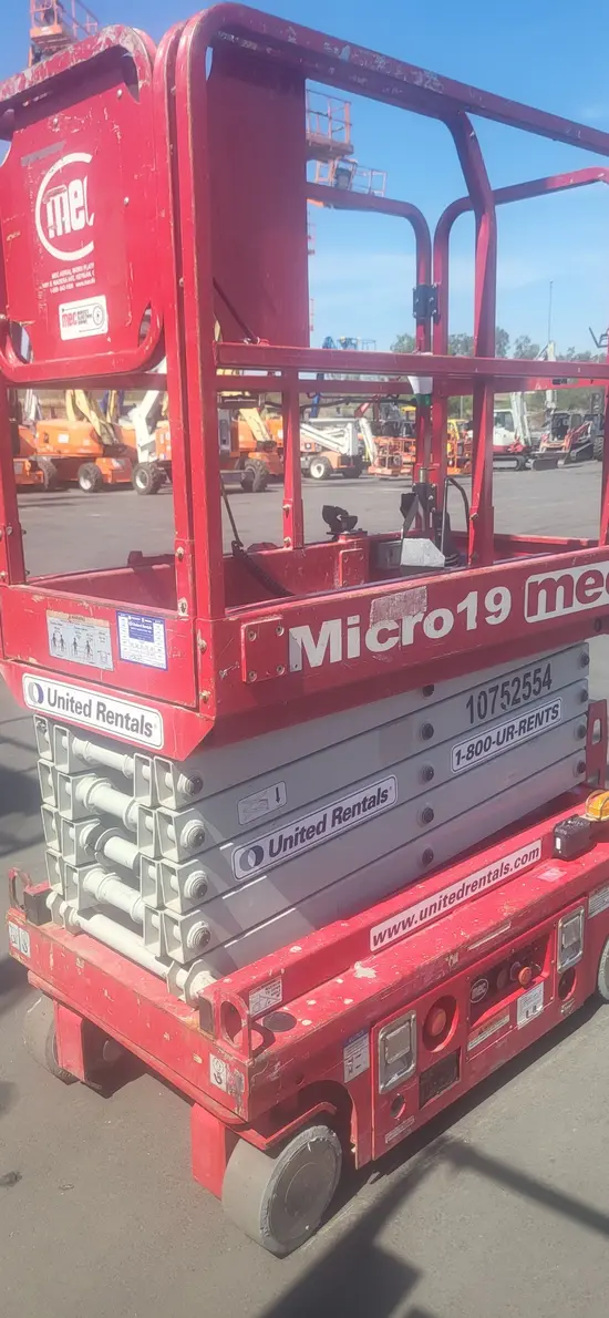 2018 MEC MICRO 19 Scissor Lift