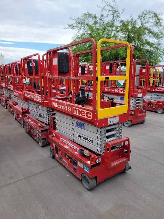 2018 MEC MICRO 19 Scissor Lift