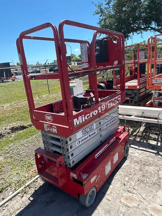 2019 MEC MICRO 19 Scissor Lift