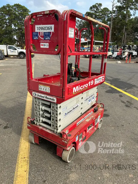 2019 MEC MICRO 19 Scissor Lift