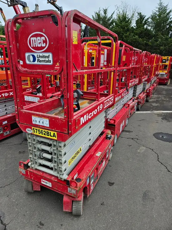 2018 MEC MICRO 19 Scissor Lift