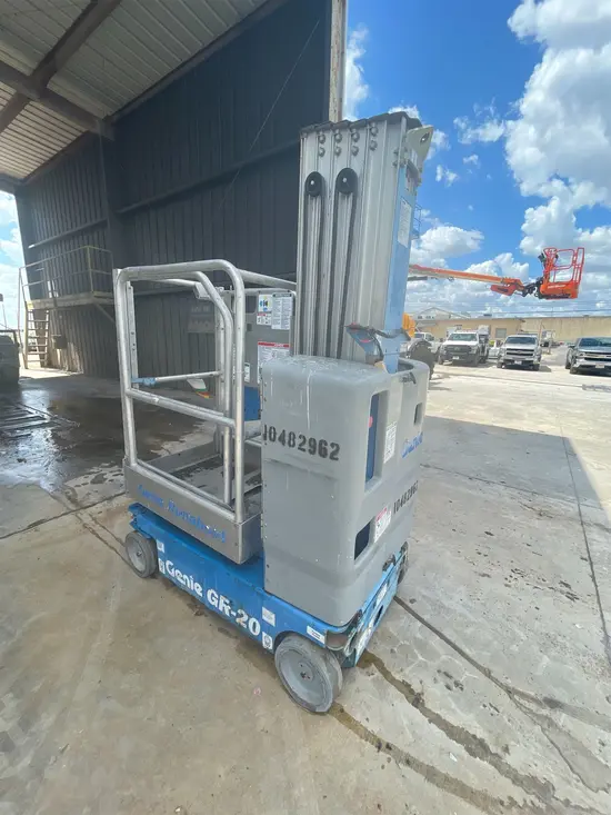 2016 Genie GR-20 Self-Propelled One-Person Lift