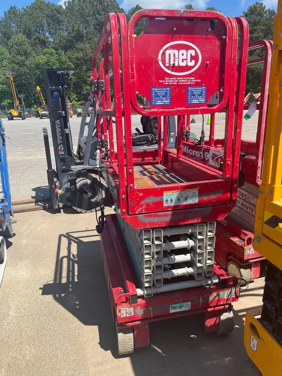 2018 MEC MICRO 19 Scissor Lift