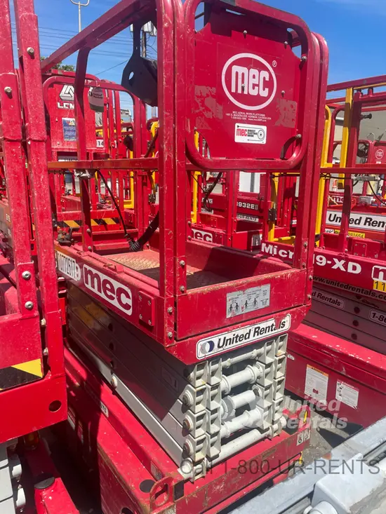 2018 MEC MICRO 19 Scissor Lift