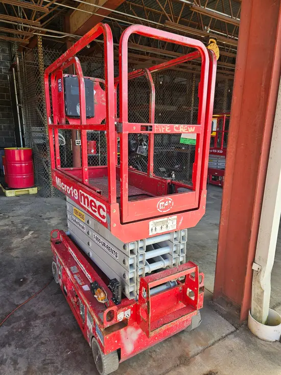 2019 MEC MICRO 19 Scissor Lift