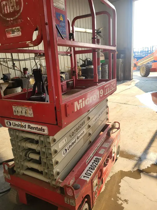 2018 MEC MICRO 19 Scissor Lift