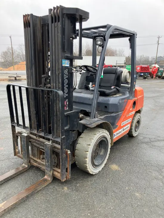 2019 Toyota 8FGU30 Warehouse Forklift