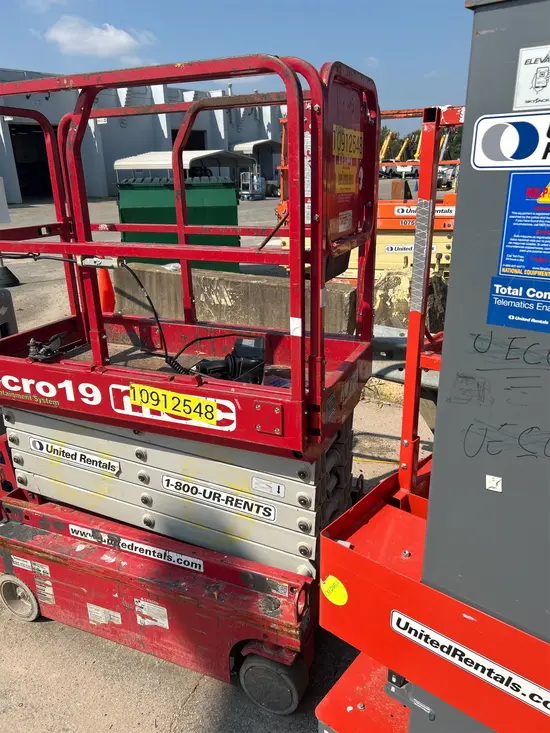 2019 MEC MICRO 19 Scissor Lift