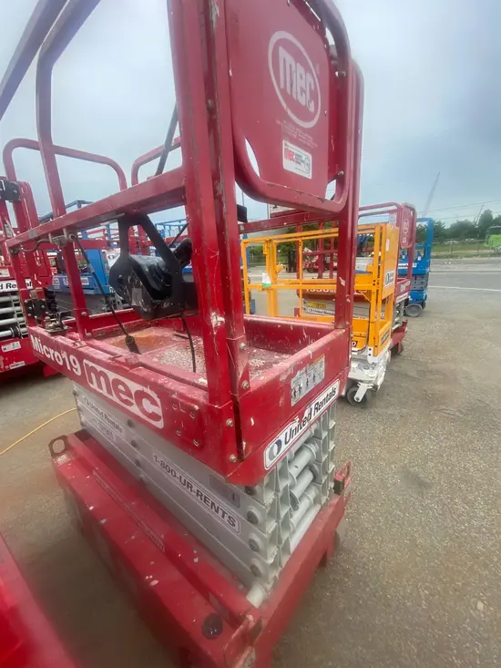 2018 MEC MICRO 19 Scissor Lift