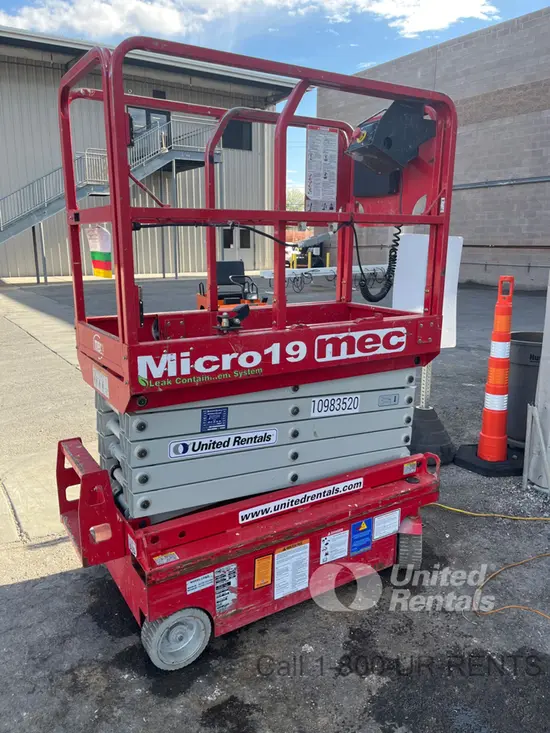 2019 MEC MICRO 19 Scissor Lift