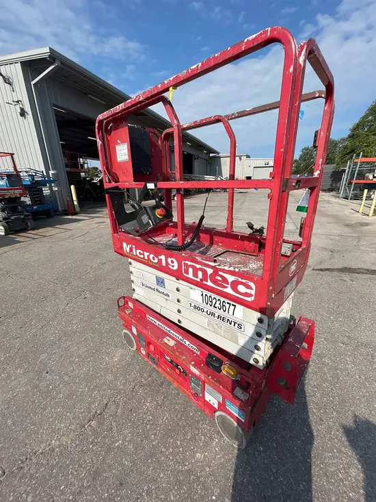 2019 MEC MICRO 19 Scissor Lift