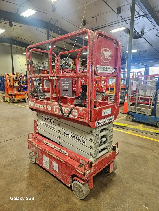 2018 MEC MICRO 19 Scissor Lift