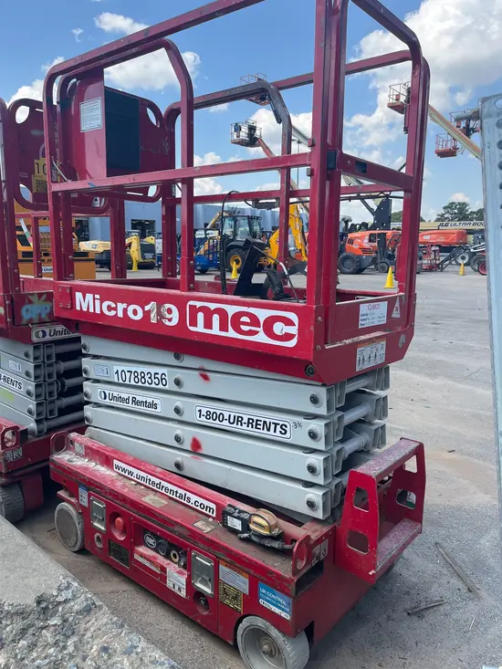 2018 MEC MICRO 19 Scissor Lift