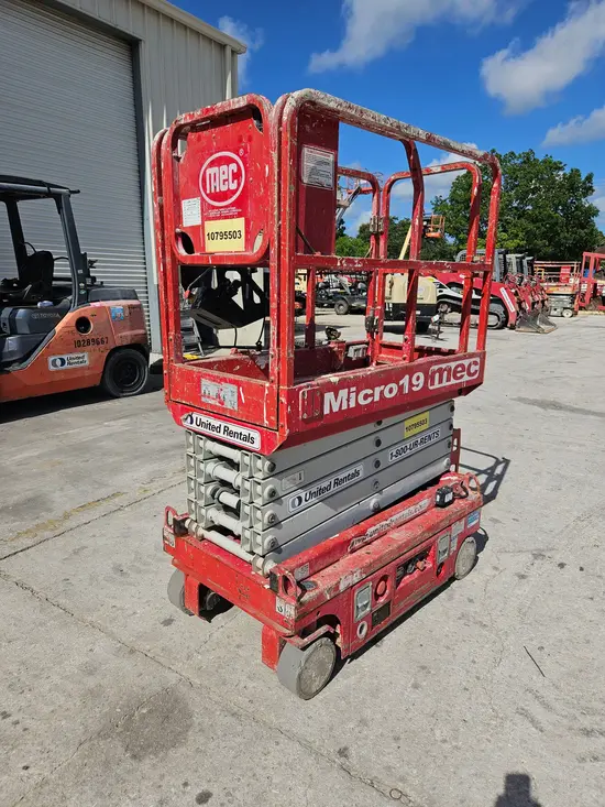 2018 MEC MICRO 19 Scissor Lift