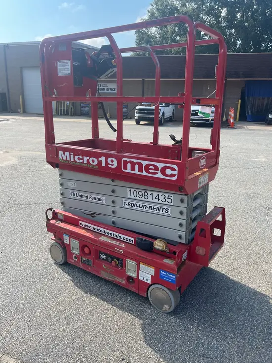 2019 MEC MICRO 19 Scissor Lift